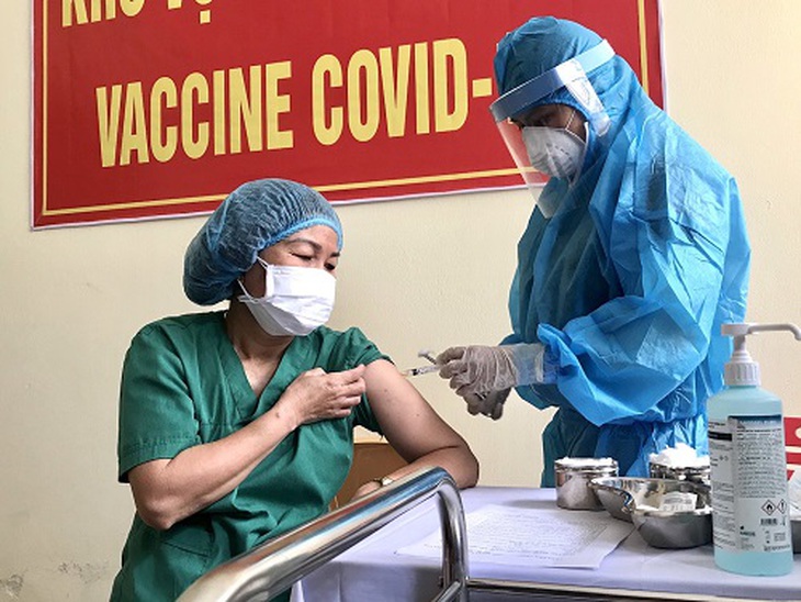 Dieu duong BV Phoi Da Nang tiem vac cin